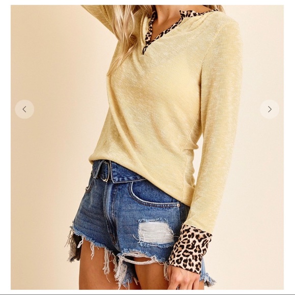 Solid Camouflage Contrast Textured Top - Picture 4 of 5